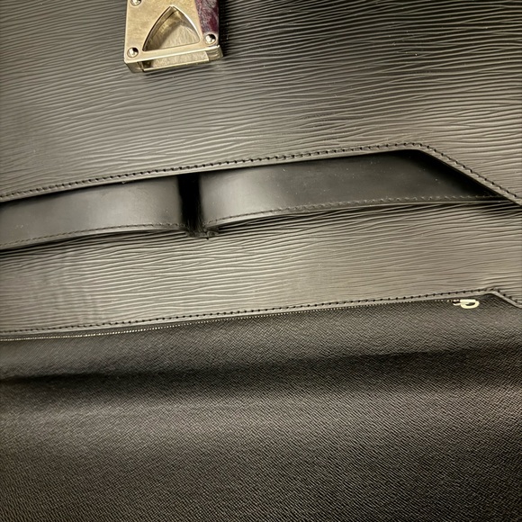 Louis Vuitton briefcase. Double compartments. Epi Leather. - Picture 7 of 14